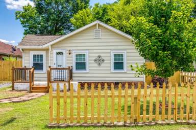 Main picture of 301 Devine Ave