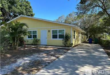 Main picture of 101 Admiral Cir