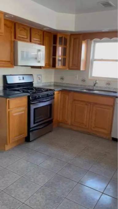 Main picture of 534 2nd Ave