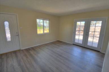Main picture of 13104 Oriente Ave NE