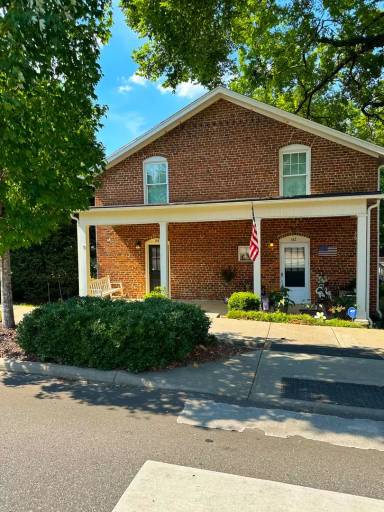 Main picture of 237 Mockingbird Ln