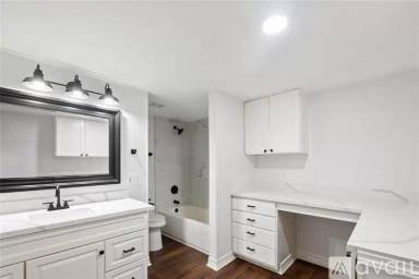 Main picture of 215 Caplin St