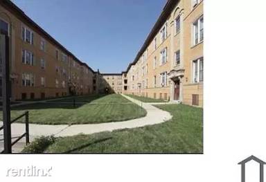 Main picture of 4616 S Lake Park Ave