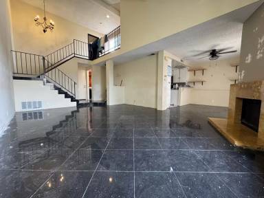 Main picture of 889 Live Oak Pl