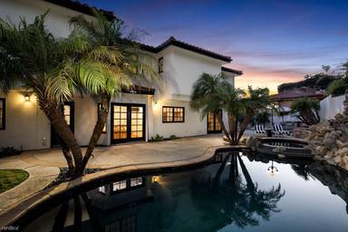 Main picture of 3005 N Beverly Glen Cir