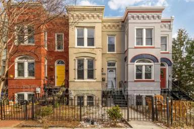 Main picture of 1033 5th St NE