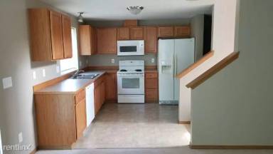 Main picture of 1315 Pioneer Blvd