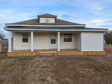 Main picture of 716 S Steele Ave