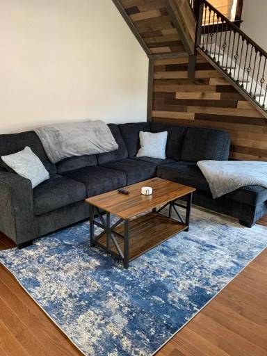 Main picture of 907 Green Bay St