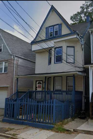 Main picture of 182 Seymour Ave