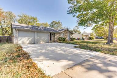 Main picture of 409 Live Oak Dr