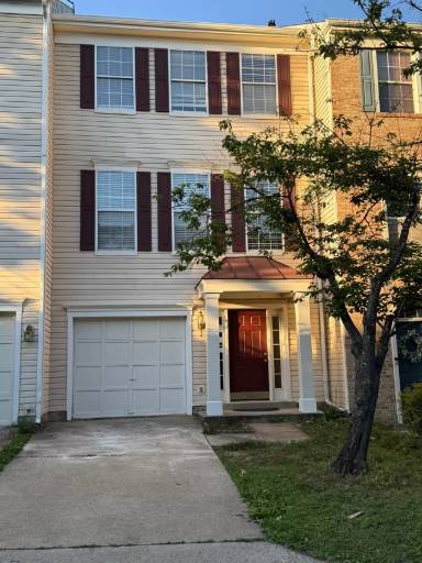Main picture of 2427 Clover Field Cir