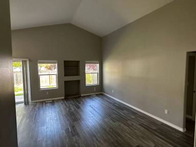 Main picture of 431 Inglewood Ln