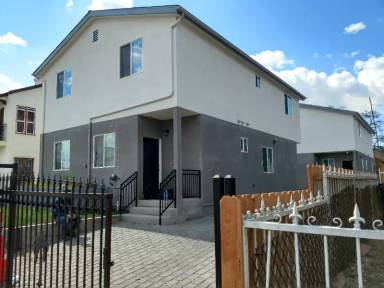 Main picture of 3961 3/4 Halldale Ave