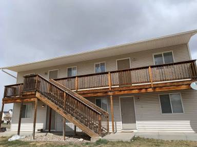 Main picture of 749 W 2nd St