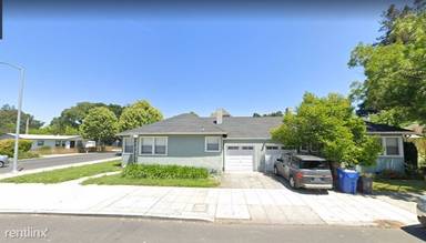 Main picture of 940 Seymour St