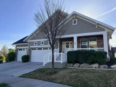 Main picture of 794 S Golden Leaf Way