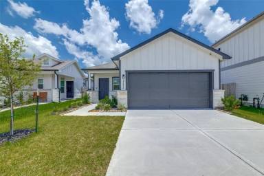Main picture of 25852 Hedgerow Dr
