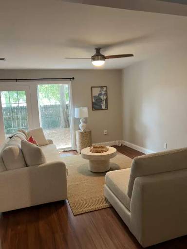 Main picture of 105 Heritage Cir