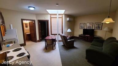 Main picture of 108 S Lincoln St