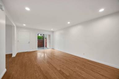 Main picture of 1512 Sherwood Village Cir