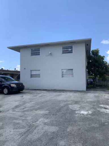 Main picture of 50 W 31st St