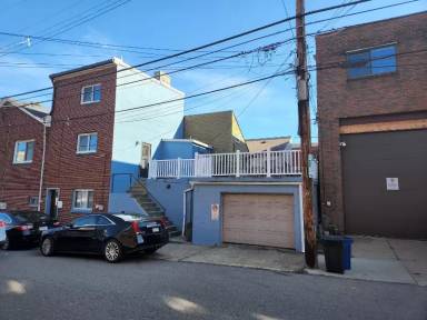 Main picture of 101 S 12th St
