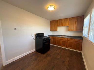 Main picture of 2877 1/2 Marysville Blvd