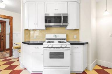 Main picture of 3011 SE Tibbetts St