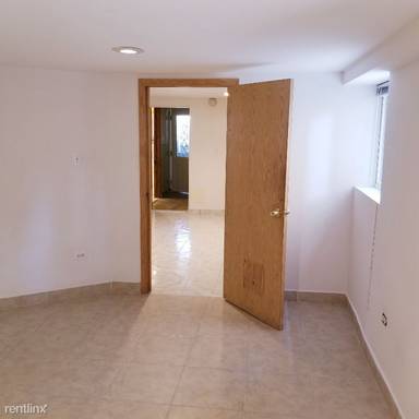 Main picture of 5140 W Montrose Ave