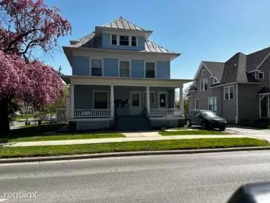 Main picture of 625 E Burlington St