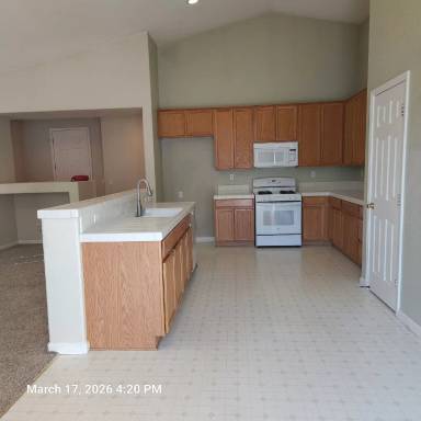 Main picture of 916 Sawyer Way