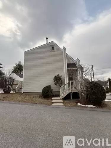 Main picture of 4 Esquire Cir