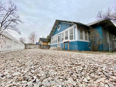 Main picture of 715 Fruit Ave NW