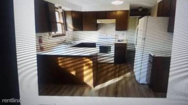 Main picture of 105 Silver St W