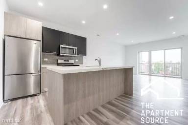 Main picture of 2533 W Fullerton Ave