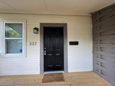 Main picture of 337 Robinson Pl