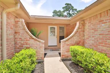 Main picture of 15822 Whipple Tree Dr
