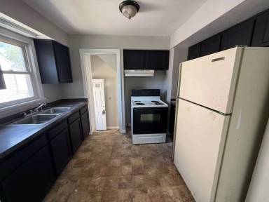 Main picture of 18107 North Blvd