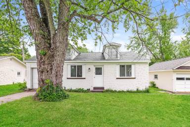 Main picture of 132 Burgess Ave