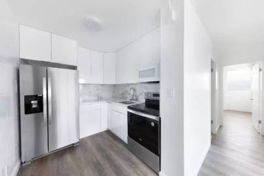 Main picture of 2739 Kapiolani Blvd