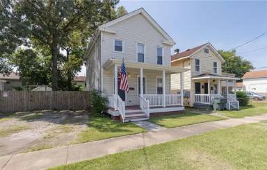 Main picture of 1419 W 27th St