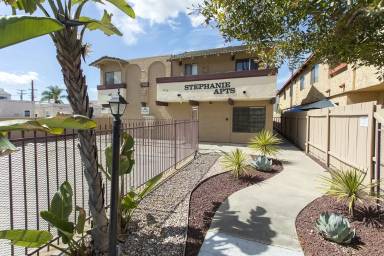 Main picture of 3976 Illinois St