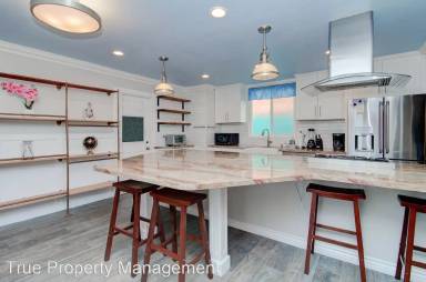 Main picture of 2912 Royal Palm Dr