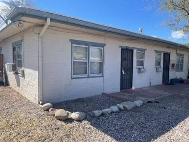 Main picture of 3556 E Fairmount St