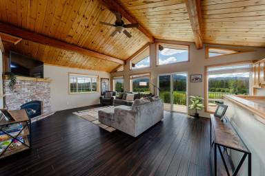 Main picture of 737 Soluna Ranch Way