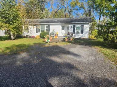 Main picture of 574 Town Line Rd