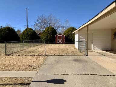 Main picture of 1904 S La Salle St