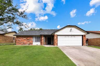 Main picture of 3305 Johnson Dr