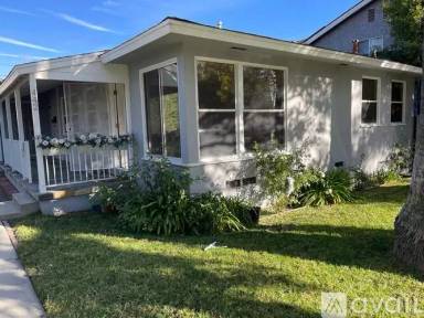 Main picture of 442 N Hollywood Way